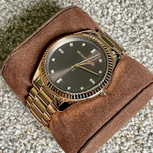 Michael Kors Rose Gold Large Watch - Picture 4 of 7